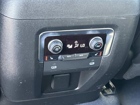 Used 2023 Chevrolet Suburban Premier image 20