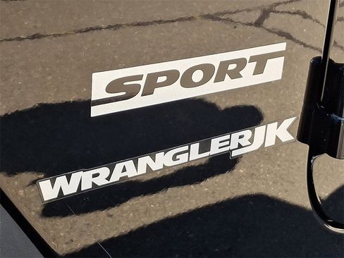 Used 2018 Jeep Wrangler Sport image 30