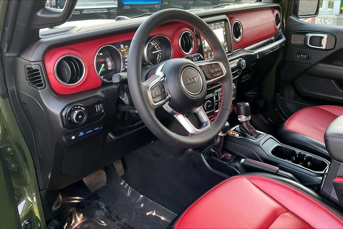 Used 2023 Jeep Wrangler Unlimited Rubicon 4xe AWD/4WD image 31