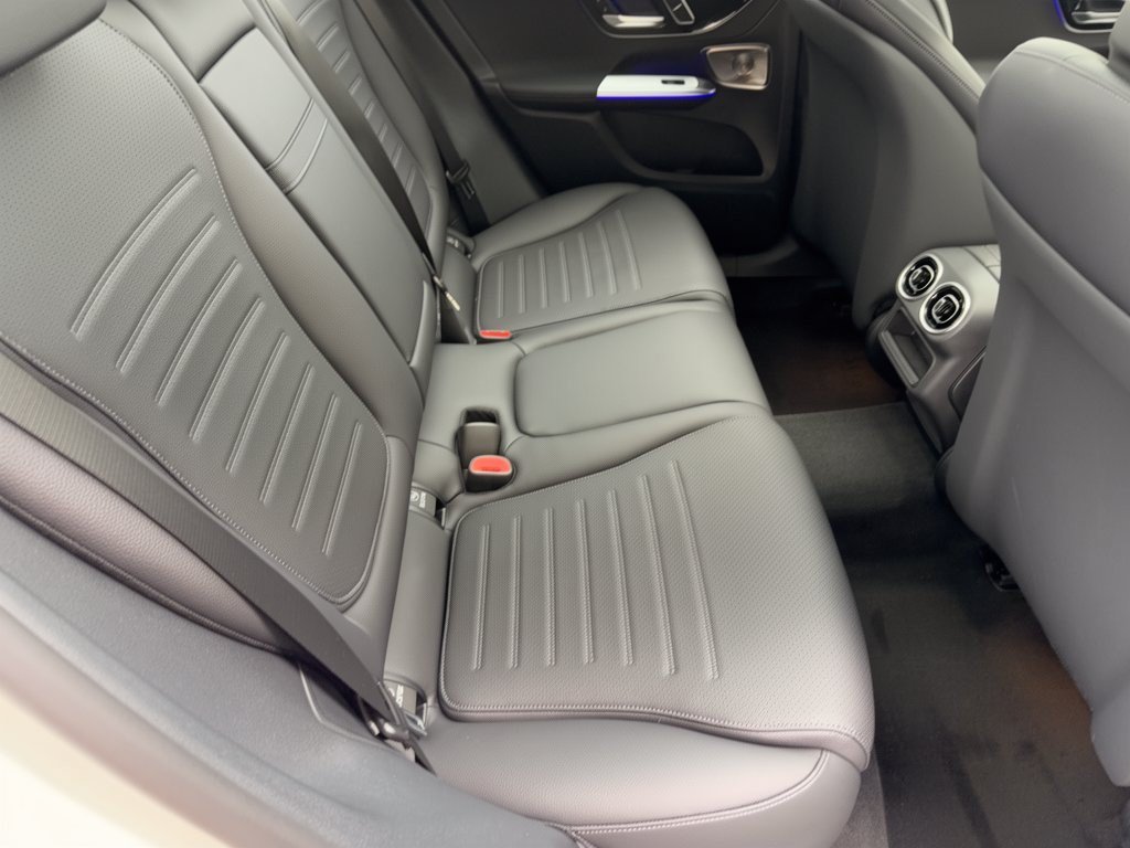 Used 2027 Mercedes-Benz GLC 300 image 29