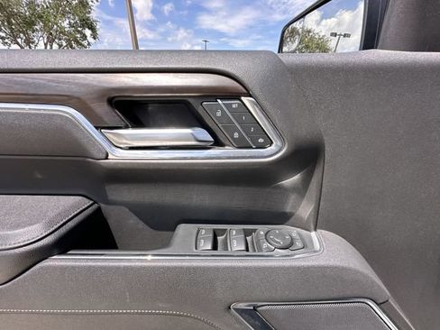 Certified 2025 GMC Sierra 1500 SLT RWD image 21