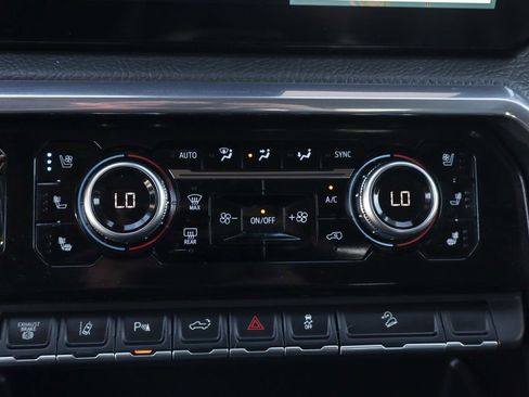 Used 2024 GMC Sierra 3500 Denali w/ Denali Reserve Package image 36