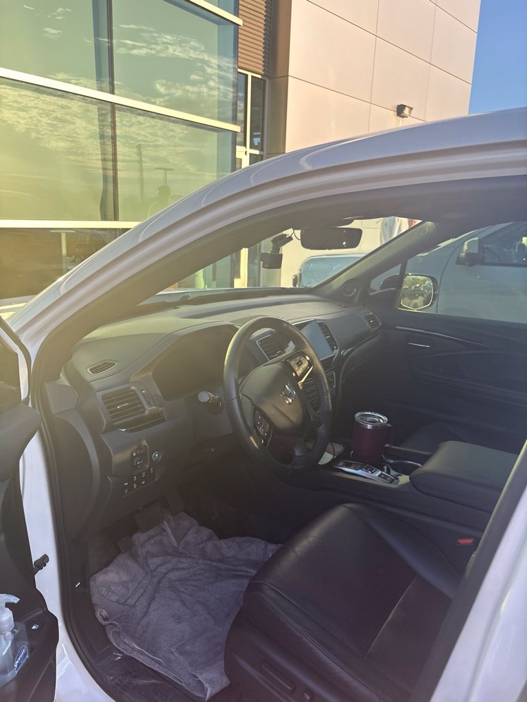 Used 2025 Honda Ridgeline Black Edition image 6