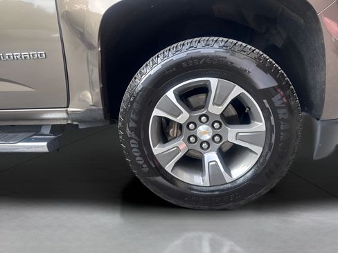 Used 2015 Chevrolet Colorado Z71 AWD/4WD image 2