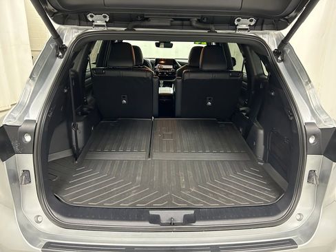 Certified 2024 Toyota Highlander XSE AWD/4WD image 12