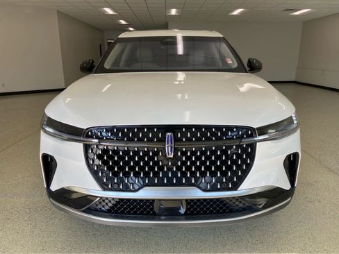 Used 2024 Lincoln Nautilus Premier w/ Equipment Group 102A image 3