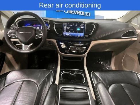 Used 2023 Chrysler Pacifica Limited image 10