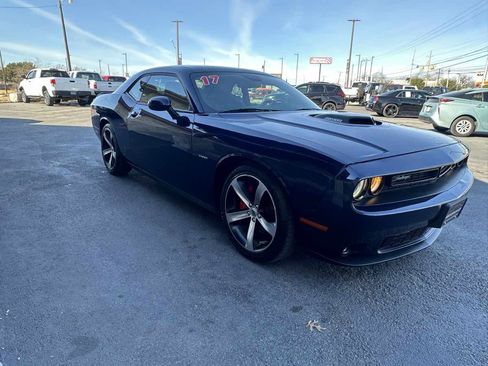 Used 2017 Dodge Challenger R/T image 4