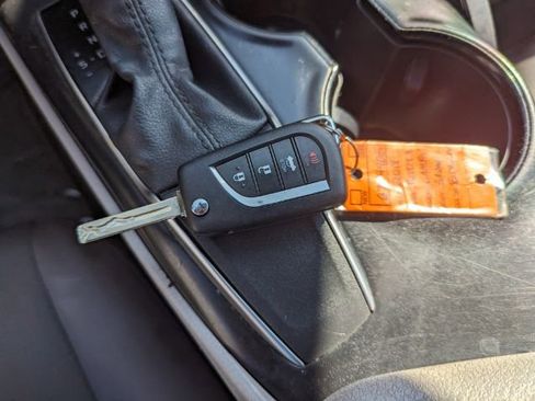 Used 2018 Toyota Camry LE image 25