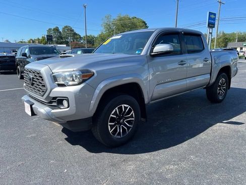 Used 2020 Toyota Tacoma TRD Sport AWD/4WD image 5