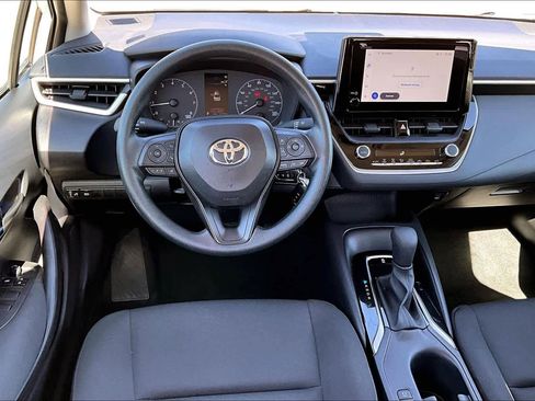 Used 2025 Toyota Corolla LE image 6