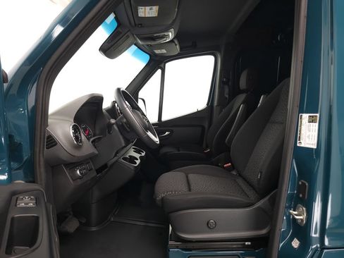 Used 2024 Mercedes-Benz Sprinter 2500 image 7