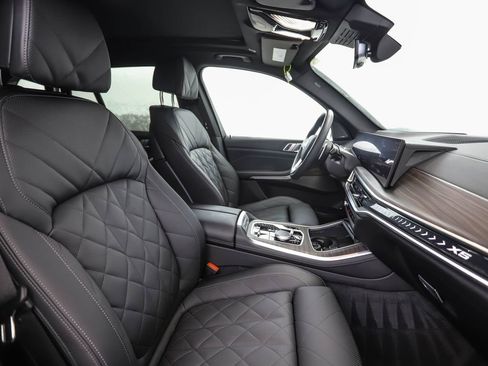 Certified 2025 BMW X5 xDrive50e image 31