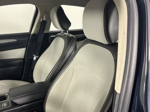 Used 2020 Ford Fusion SE w/ Equipment Group 151A image 16