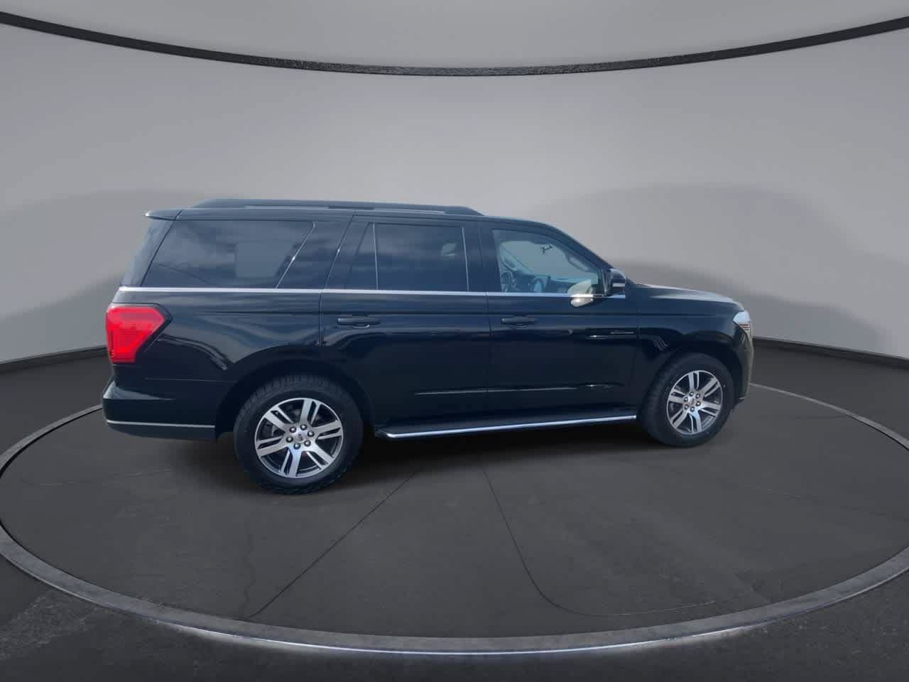 Used 2023 Ford Expedition XLT AWD/4WD image 9