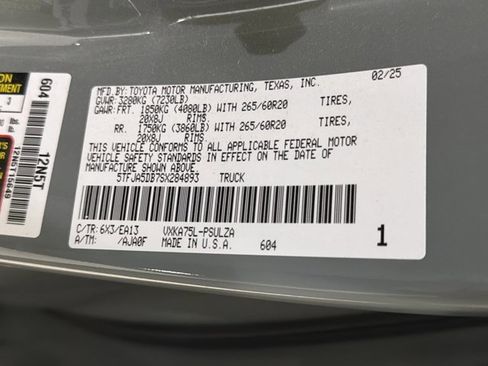 Used 2025 Toyota Tundra Limited AWD/4WD image 11