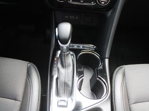 Used 2022 Buick Encore GX Select image 36