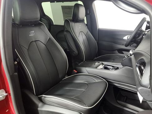 New 2026 Chrysler Pacifica Limited w/ S Appearance Package image 37