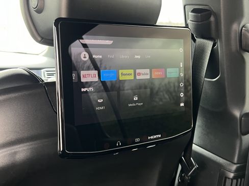 Used 2023 Jeep Wagoneer L 4WD w/ Rear Seat Video Group 1 image 36