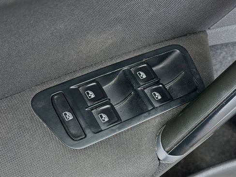 Used 2016 Volkswagen e-Golf SE image 14