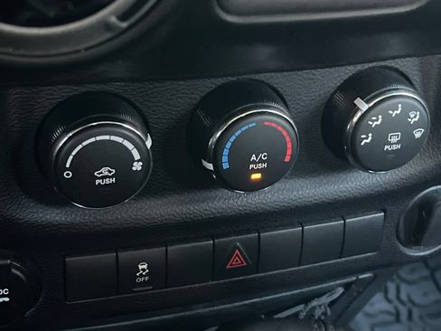 Used 2014 Jeep Wrangler Unlimited Sport AWD/4WD image 20