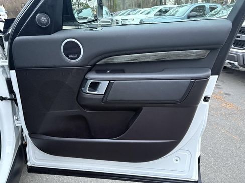 Used 2018 Land Rover Discovery HSE image 24