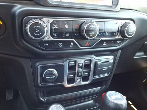 Used 2023 Jeep Wrangler Unlimited Sahara w/ LED Lighting Group AWD/4WD image 33