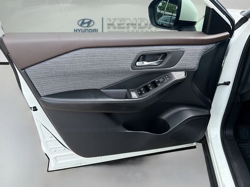 Used 2023 Nissan Rogue SV FWD image 17