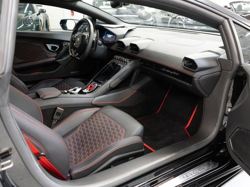 Used 2020 Lamborghini Huracan EVO image 22