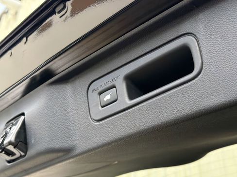 Used 2025 Honda Pilot TrailSport image 10