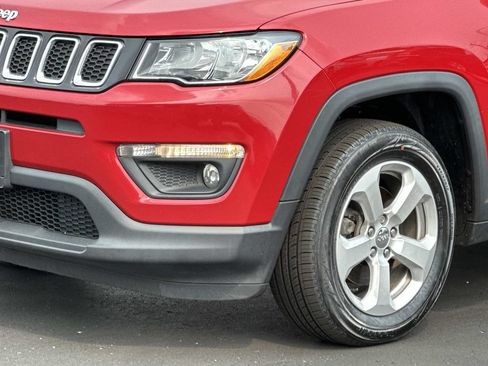 Used 2018 Jeep Compass Latitude w/ Popular Equipment Group AWD/4WD image 8