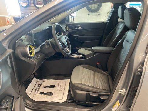 Certified 2024 Chevrolet Trax LT w/ Driver Confidence Package FWD image 26