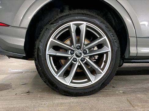 Used 2023 Audi Q3 2.0T Premium w/ Black Optic Sport Package image 12