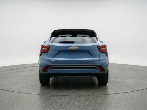 Used 2025 Chevrolet Trax LT w/ LT Convenience Package FWD image 7