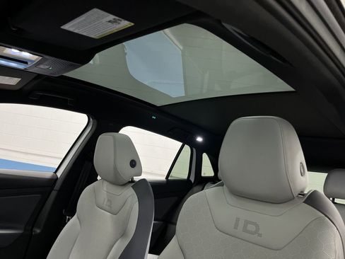 Used 2021 Volkswagen ID.4 Pro S w/ Gradient Package image 7