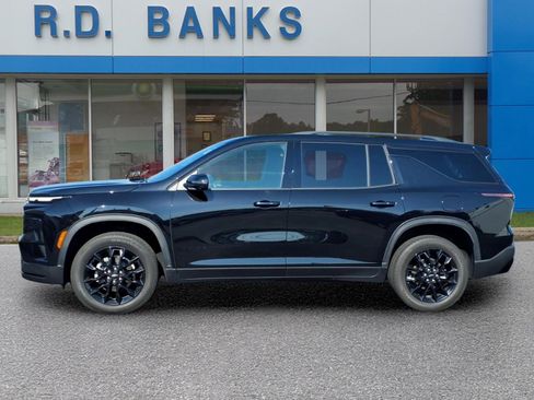 Used 2024 Chevrolet Traverse LT w/ Midnight/Sport Edition FWD image 2