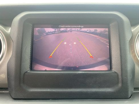 Used 2020 Jeep Wrangler Unlimited Sahara AWD/4WD image 15