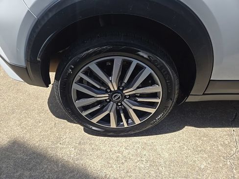 Used 2024 Nissan Kicks SR w/ SR Premium Package FWD image 26