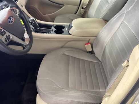 Used 2017 Ford Taurus SE image 12