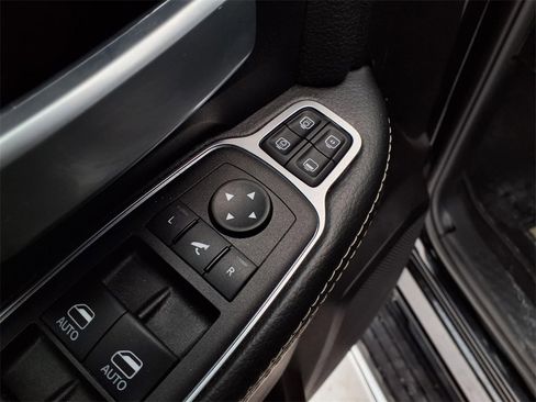 Used 2024 RAM 2500 Big Horn w/ Bed Utility Group image 25