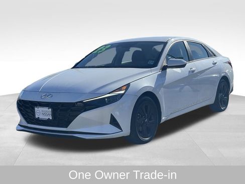Used 2023 Hyundai Elantra SEL image 2