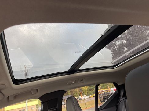 Used 2024 Volvo XC40 B5 Plus w/ Protection Package Premier image 21