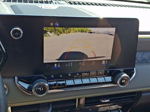 Certified 2025 Chevrolet Colorado ZR2 w/ Technology Package AWD/4WD image 18
