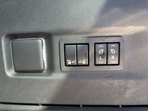 Used 2024 Chevrolet Suburban RST w/ Luxury Package AWD/4WD image 60