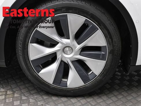 Used 2020 Tesla Model Y Long Range image 25
