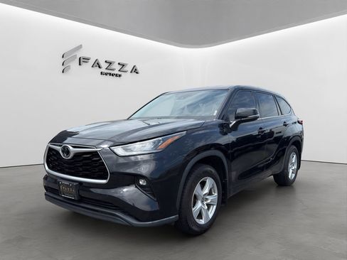 Used 2020 Toyota Highlander LE AWD/4WD image 1