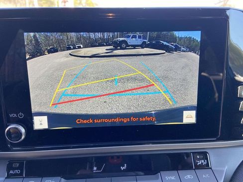 Used 2025 Toyota Camry SE image 22