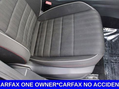 Used 2019 Volkswagen Jetta GLI image 17