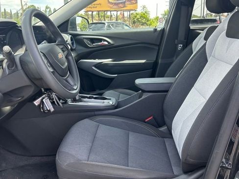 Used 2025 Chevrolet Trax LS FWD image 8