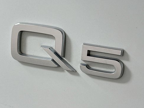 Used 2023 Audi Q5 2.0T Premium w/ Convenience Package image 10